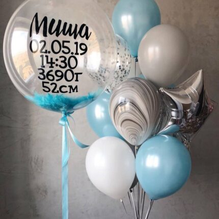 Шар и голубыми перьями