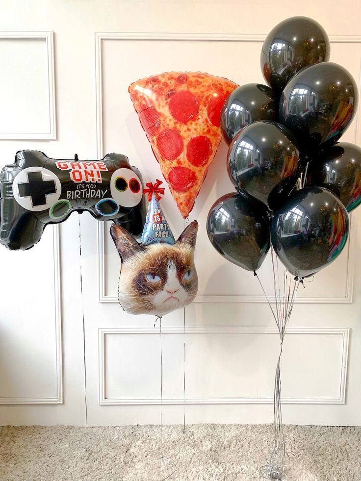 Шар джойстик и пицца