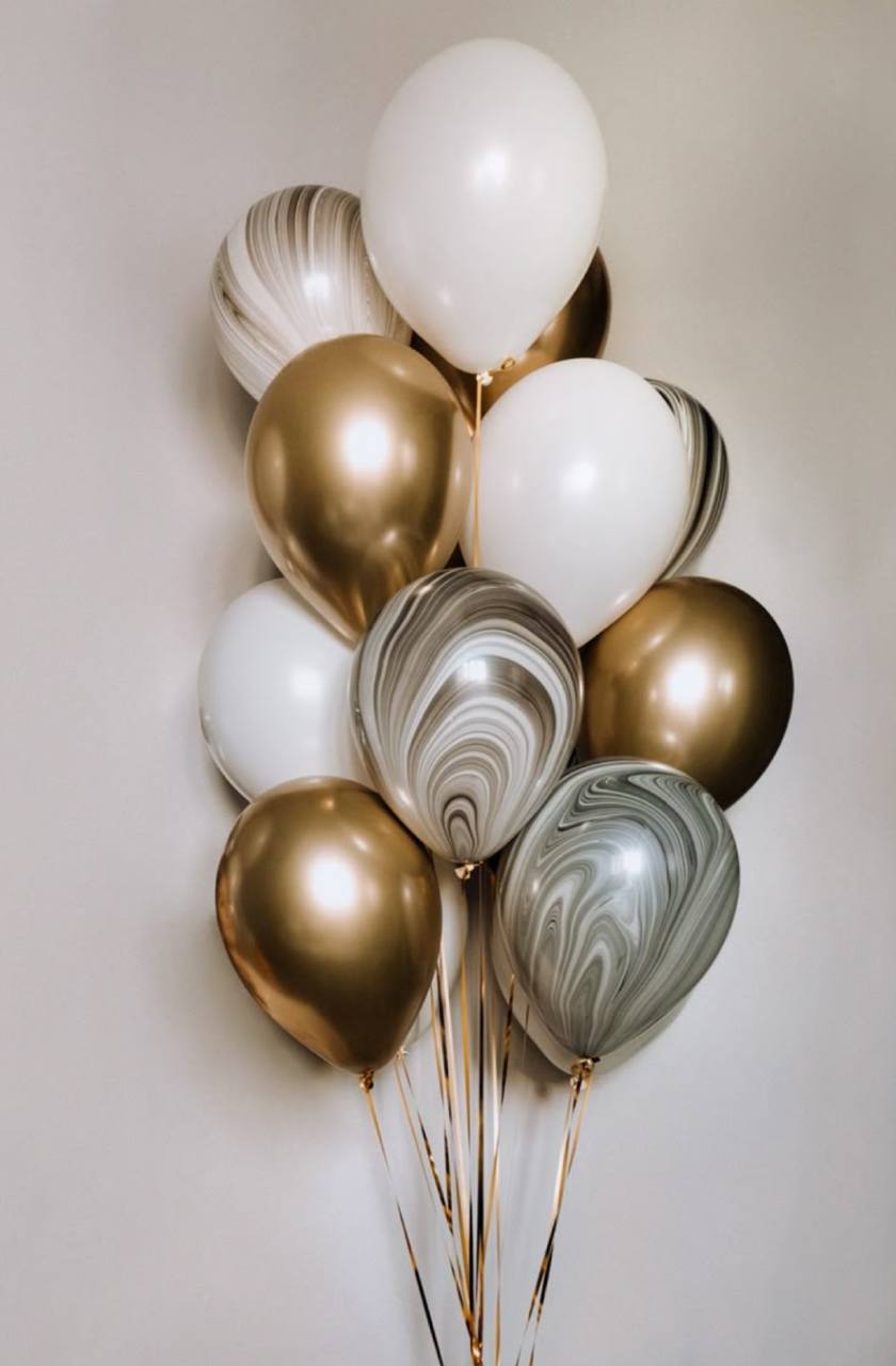 Шары золото и белые